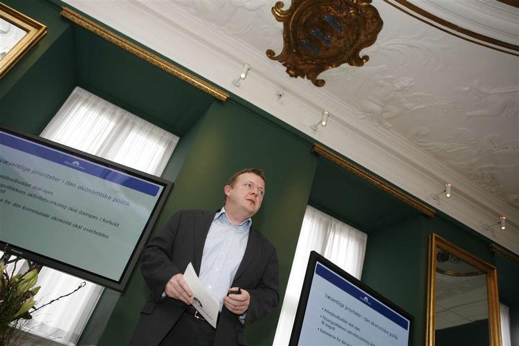 Finansminister Lars Løkke Rasmussen (V) fremlægger regeringens reviderede forslag til finansloven 20087. 