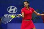 »Ingen skal bestemme, om mine nederdele skal være seks tommer eller seks fod lange«, siger Sania Mirza. 
