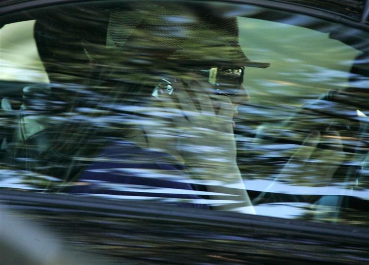 Britney Spears på passagersædet efter at være blevet udskrevet fra sygehuset i aftes. 