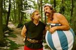Clovis Cornillac som Asterix ogGérard Depardieu som Obelix. Billede fra filmen 'Asterix og de olympiske lege'. 