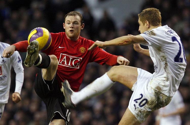 Hvis han spiller så længe, vil Manchester Uniteds Wayne Rooney kunne opleves i en Premier League-klubkamp uden for England fra sæsonen 2010. 