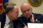CIA-chef Michael Hayden (til højre). 
