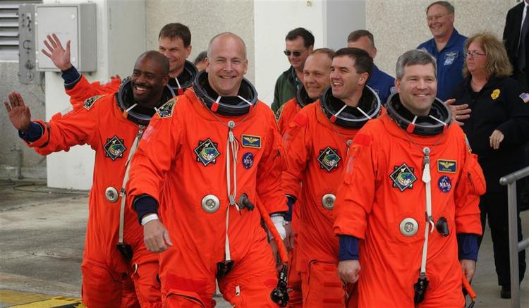 Endelig. Efter flere aflysninger lykkedes det endelig i dag astronauterne på rumfærgen 'Atlantis' at komme til vejrs. 