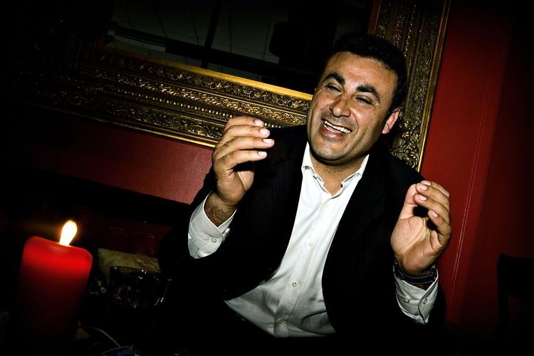 Naser Khader byder endnu flere medlemmer på sherry og kransekage. 