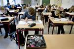 Hvis læreren ligger i privat strid med en elevs far, må hun ikke tage eleven til eksamen. 