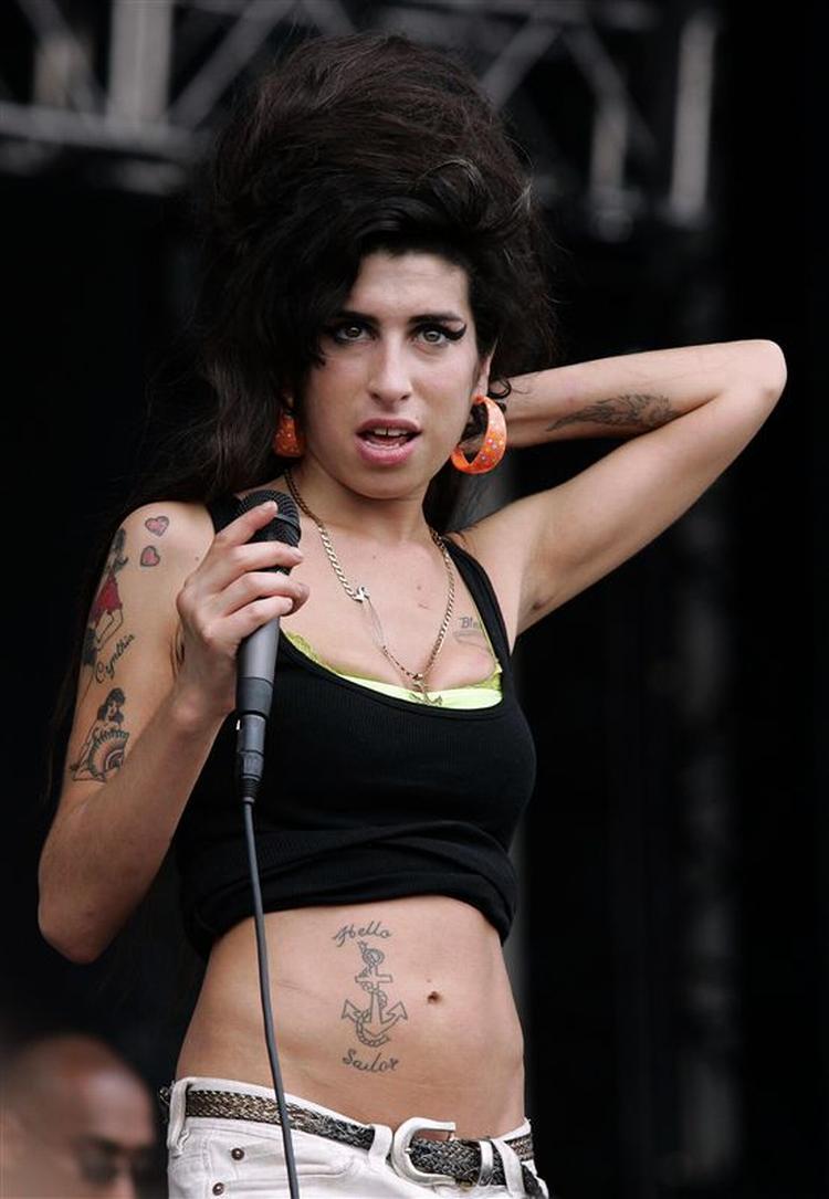 Amy Winehouse har nu fået visum til USA, men hun bliver hjemme alligevel 
