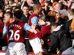 Det kostede John Carew en advarsel, at han delte jublen over sit første mål med tilskuerne på Villa Park. 