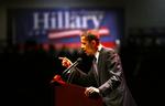 Efter lørdagens tre primærvalgsejre har Barak Obama nu 1.009 delgerede mod Hillary Clintons 1.083 delegerede. 