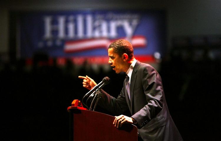 Efter lørdagens tre primærvalgsejre har Barak Obama nu 1.009 delgerede mod Hillary Clintons 1.083 delegerede. 