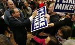 Republikaneren Mike Huckabees sejre i nat batter ikke meget i kampen mod John McCain, der allerede har vundet næsten fire gange så mange delegerede. 