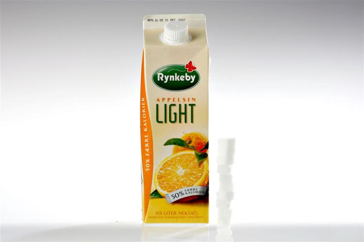 Light-produkter som denne juice er ikke nødvendigvis vejen til en slankere linje. Tværtimod, tyder ny forskning på. 