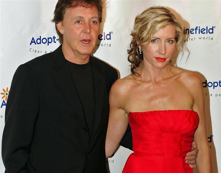 Paul McCartney og Heather Mills i 2004. Heather Mills, som har mistet et ben i en trafikulykke, har udtalt, at skilsmissen var værre end at miste benet. 