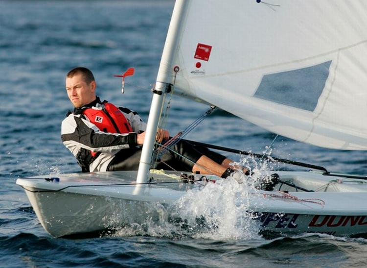 Anders Nyholm blev nummer 22 ved OL i Athen og sikrede en ny dansk OL-deltagelse i Laserjolle med sin 23.-plads ved VM sidste år i Cascais. Foto: Per Heegaard/Dansk Sejlunion 
