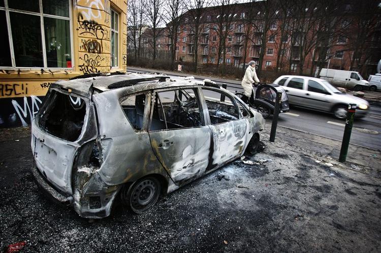 På trods af flere brande og 11 anholdelser er ødelæggelserne på Nørrebro ifølge politiet begrænsede. 