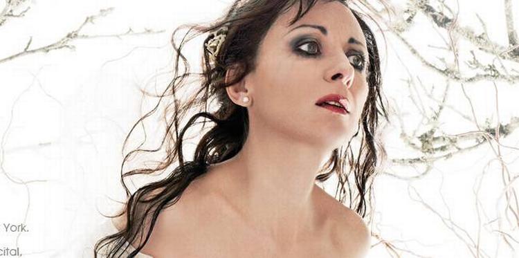 Italian Opera Arias er fyldt med ægte, hele operascener. - Billedet er taget fra Natalie Desseays officielle webside. 