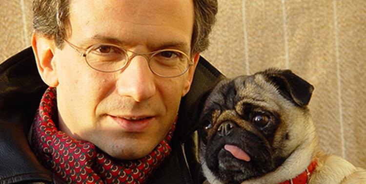 Dirigent Fabio Luisi med hund. - Billedet er taget fra dirigentens webside. 