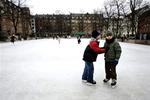 Roligheder på Nørrebro. Københavns kommunes børnefestival gav andledning til skøjter på Blågårds plads på Nørrebro. 