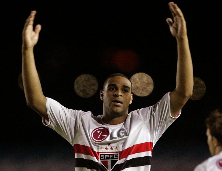 Adriano har vist fin form i sine første kampe for Sao Paulo og har scoret fem gange. 