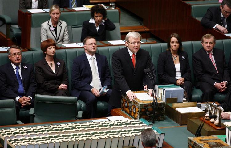 Australiens premiereminister Rudd bad om forladelse på hele landets vegne. 