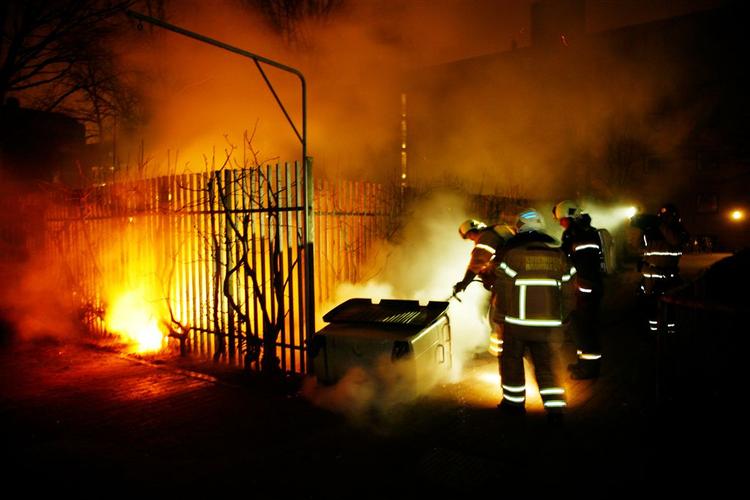 Flere steder i København, Århus og Kalundborg måtte brandfolk rykke ud til mindre brande. 