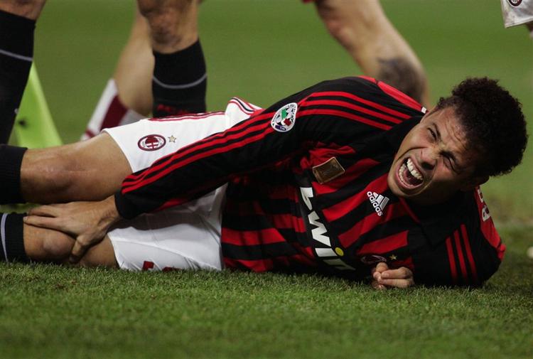 Der venter mindst ni måneders pause for Ronaldo, hvis kontrakt med Milan udløber til sommer. 