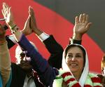 Oppositionsleder og tidligere premierminister i Pakistan Benazir Bhutto kort før attentatet mod hende 27. december 2007 i Rawalpindi. 