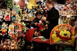Nybagte forældre på indkøb hos BabySam