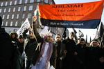 Omkring tusind Hizb ut-Tahrir tilhængere marcherer i København mod profettegninger. 