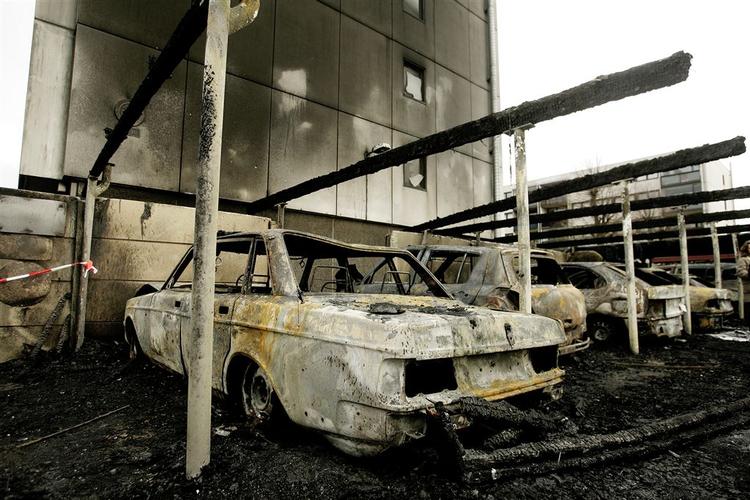 På Hjulmagerstien på Amager blev der brændt flere biler af i nat. 