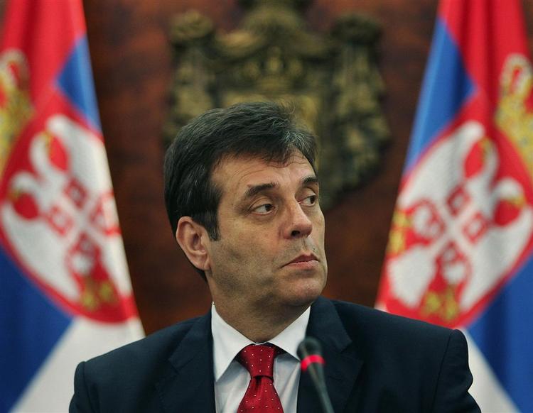 Serbiens ministerpræsident, Cojislav Kostunica, langer voldsomt ud efter kosovarerne, efter at de i dag har erklæret den nu tidligere serbiske provins som selvstændig stat. 