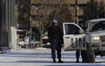 FN-styrker holdt i dag vagt ved broen over floden Ibar. Ibar adskiller den serbiske og albanske del af befolkningen i byen Kosovska Mitrovica i Kosova. 