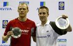 Kenneth Jonassen og Peter Gade vandt overbevisende tosætssejre, da Danmark vandt EM-guld for hold. 
