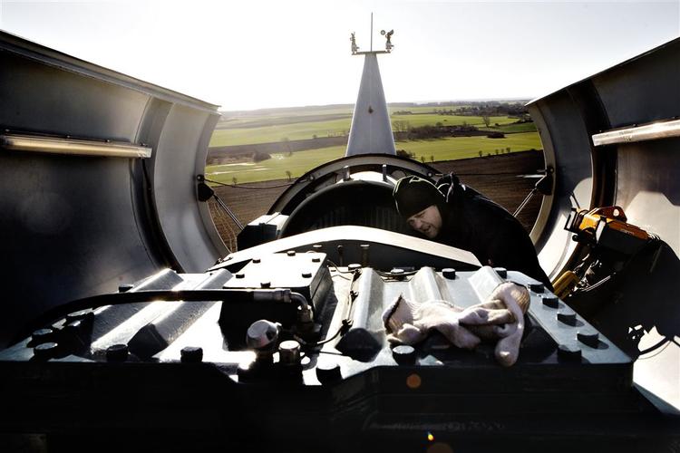 Jørgen Tranbergs 77 meter høje vindmølle sikrer ikke blot en god udsigt over Samsø, men også et gedigent økonomisk overskud. 