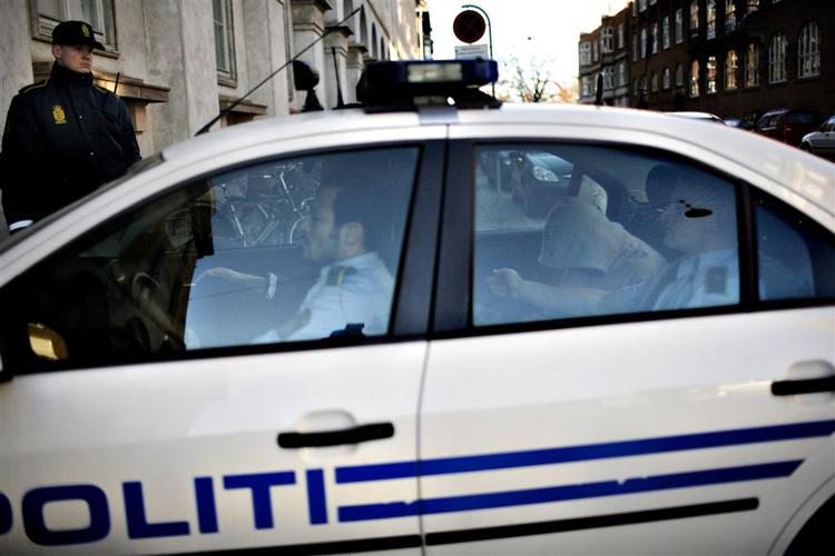 De to tunesere, der mistænkes for at ville dræbe en af Muhammed-tegnerne, bliver rent administrativt blevet vist ud af landet. 