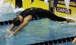 Halvvejs mod de 100 meter var rygcrawleren Natalie Coughlin et halvt sekund fra sin tid fra VM sidste år, men en flyvende hjemsvømning sikrede amerikaneren endnu en verdensrekord. 