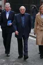 Prinsesse Dianas svigerfar Mohamed Al Fayed anklager den britiske kongefamilie for at ville myrde prinsessen 