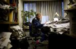 Den 73-årige mordtruede tegner Kurt Westergaard lever under jorden, men mangler et sted at bo fra torsdag. Ingen hoteller vil have ham på grund af sikkerhedsrisikoen. 