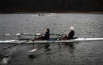 Fra deres dobbeltsculler er Rasmus Quist (tv.) og Mads Rasmussen vant til at sidde trangt, men på turen til Beijing får de lidt bedre plads end nogle af de øvrige danskere. 
