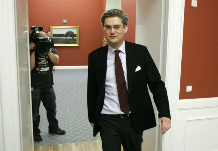 Statsministeren sætter partifællen Søren Pind på plads i sag om kritik af politiets indsats under Nørrebro-uroligheder. 