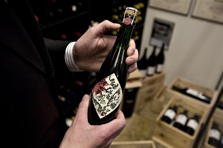 Carlsbergs nye øl koster kr. 2.008 per flaske (37,5 cl). Det er verdens dyreste øl, men kunderne gider ikke købe den. 