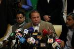 Den tidligere premiereminister Nawaz Sharif opfordrer Musharraf til at følge folkets ønske og gå af. 