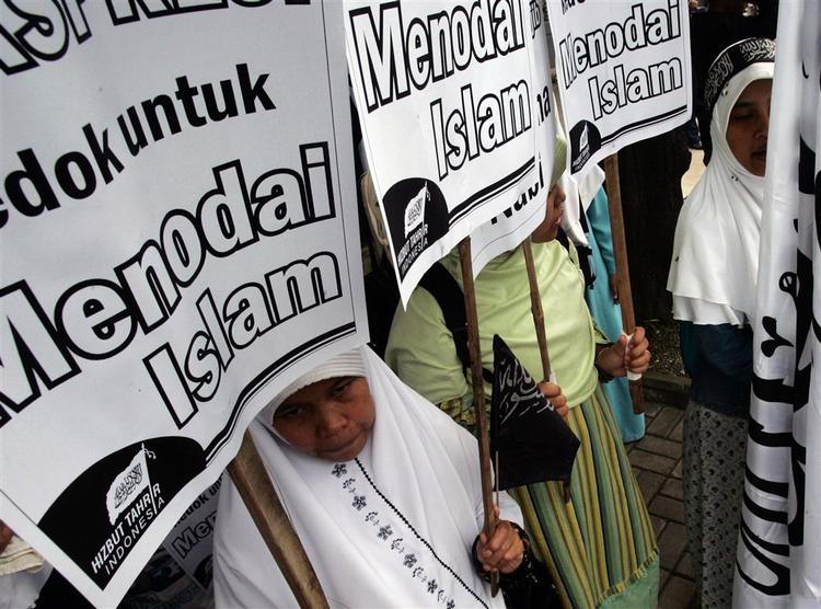 Fra dagens demonstration foran den danske ambassade i Jakarta. 