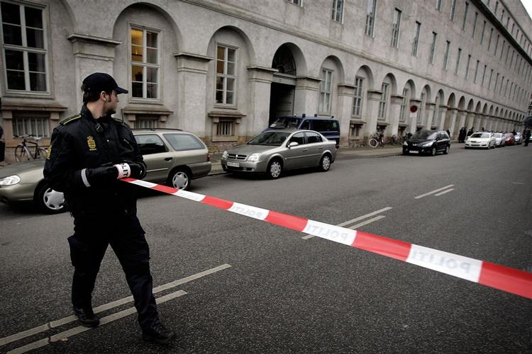 Politiet var på mærkerne, da HA-rockeren 'Jønke' og flere supportere ankom til Københavns Dommervagt. 