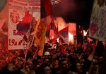 Hundredetusindvis af vrede serbere fyldte hovedstaden, Beograds, gader i dag i protest mod Kosovas løsrivelse. Senere trængte nogle ind og satte ild til den amerikanske ambassade. 