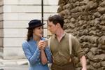 Keira Knightley som Cecilia Tallis, der forelsker sig i husholderskens søn Robbie Turner spillet af James McAvoy. Foto fra filmen. 