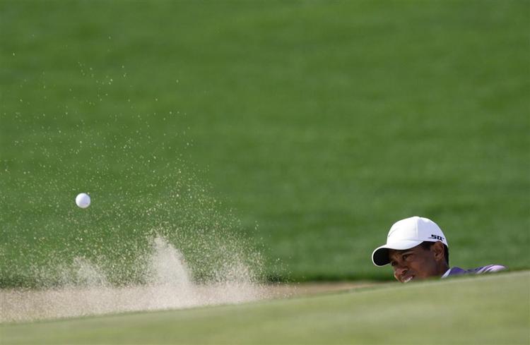 Med dette bunkerslag på 17. hul sikrede Tiger Woods sig en afgørende birdie. 