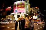 Der var ingen Oscar til Christian E. Christiansen, som her er foreviget foran The Kodak Theatre i Hollywood sammen med Laura Christensen (tv), Julie Ølgaard og Neel Rønholt. Danskerne var nomineret til en Oscar for kortfilmen 'Om natten'. 