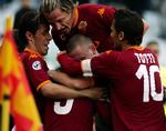Cicinho blev begravet i holdkammerater efter sit første mål for Roma, der vandt 1-0 over Fiorentina. 