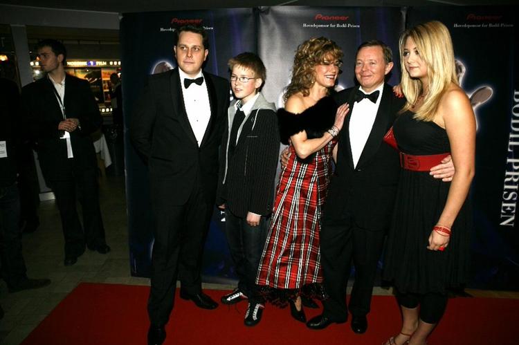 Den debuterende instruktør Peter Schønau Fog (tv.) og skuespilleren Jesper Asholt på den røde løber i Imperial-biografen i København. 