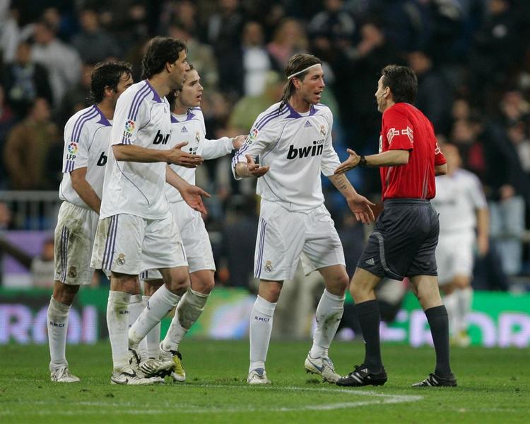 Dommeren stod for skud, da han satte spillet i gang efter en Real Madrid-scoring, hvorefter Getafe slog kontra og scorede sejrsmålet. 